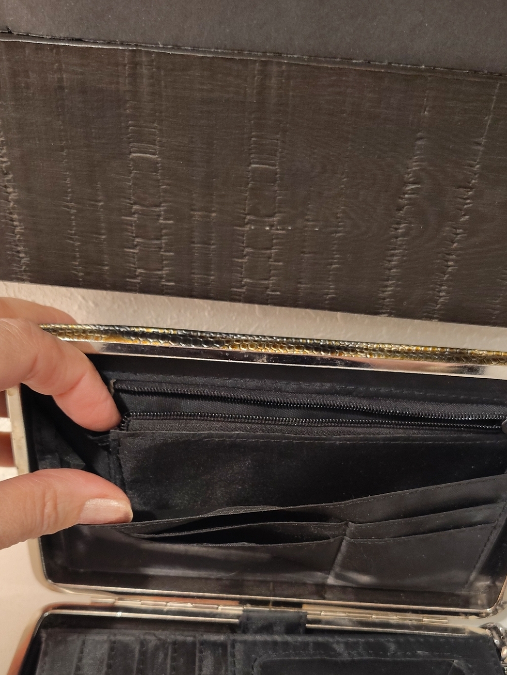 Wallet Converted Multi-pocket W/ Chain Strap -removable - Picture 8 of 9